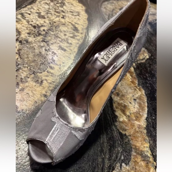 Badgley Mischka GRAY PUMPS FORMAL Satin Silver Glitter Peep-toe 8.5 M, STILETTOS - Picture 2 of 10
